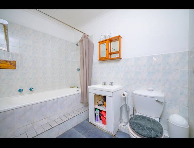 4 BEDROOM HOUSE FOR SALE IN PADFIELD PARK